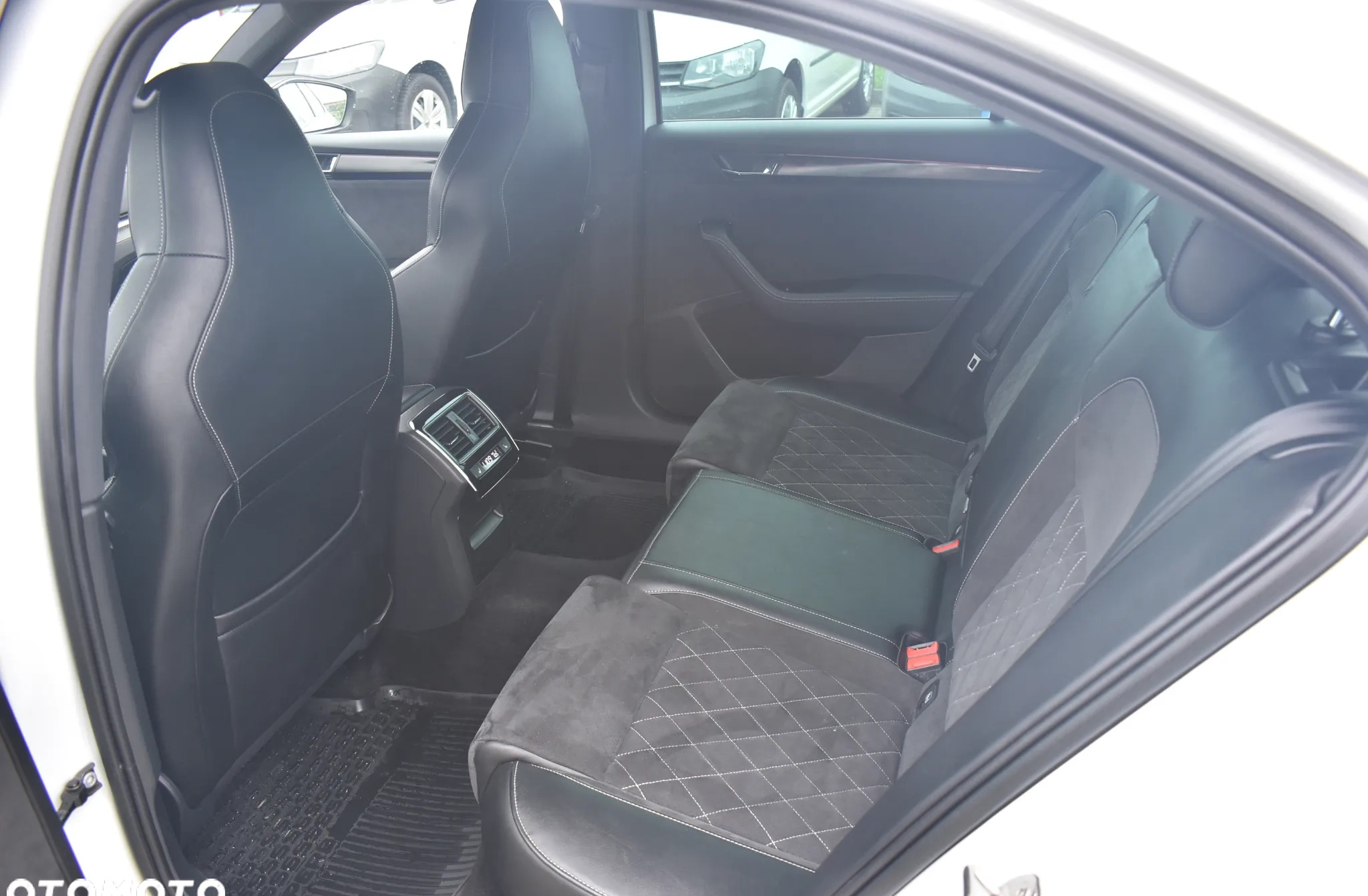 Skoda Superb cena 82300 przebieg: 218319, rok produkcji 2020 z Wąchock małe 781